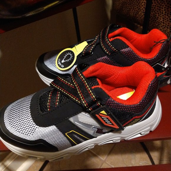 "LIGHTS UP"!!! ATHLETIC WORKS- NWT Boys Valco Closure Strap Tennis Shoes Size 3 - Picture 4 of 7